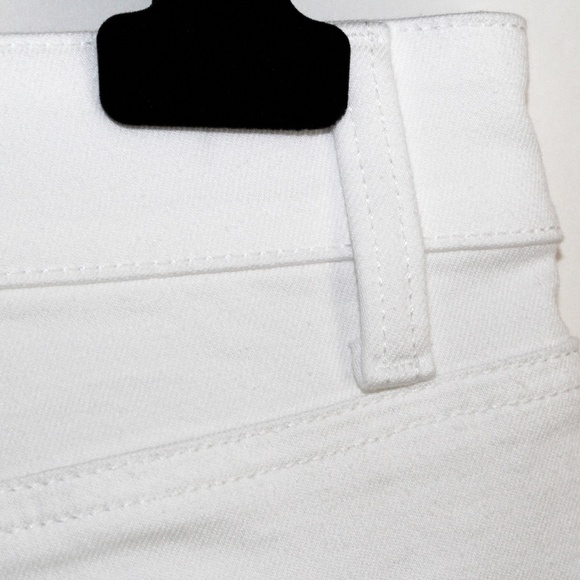 Talbots Relaxed Girlfriend Denim Short - Picture 13 of 15